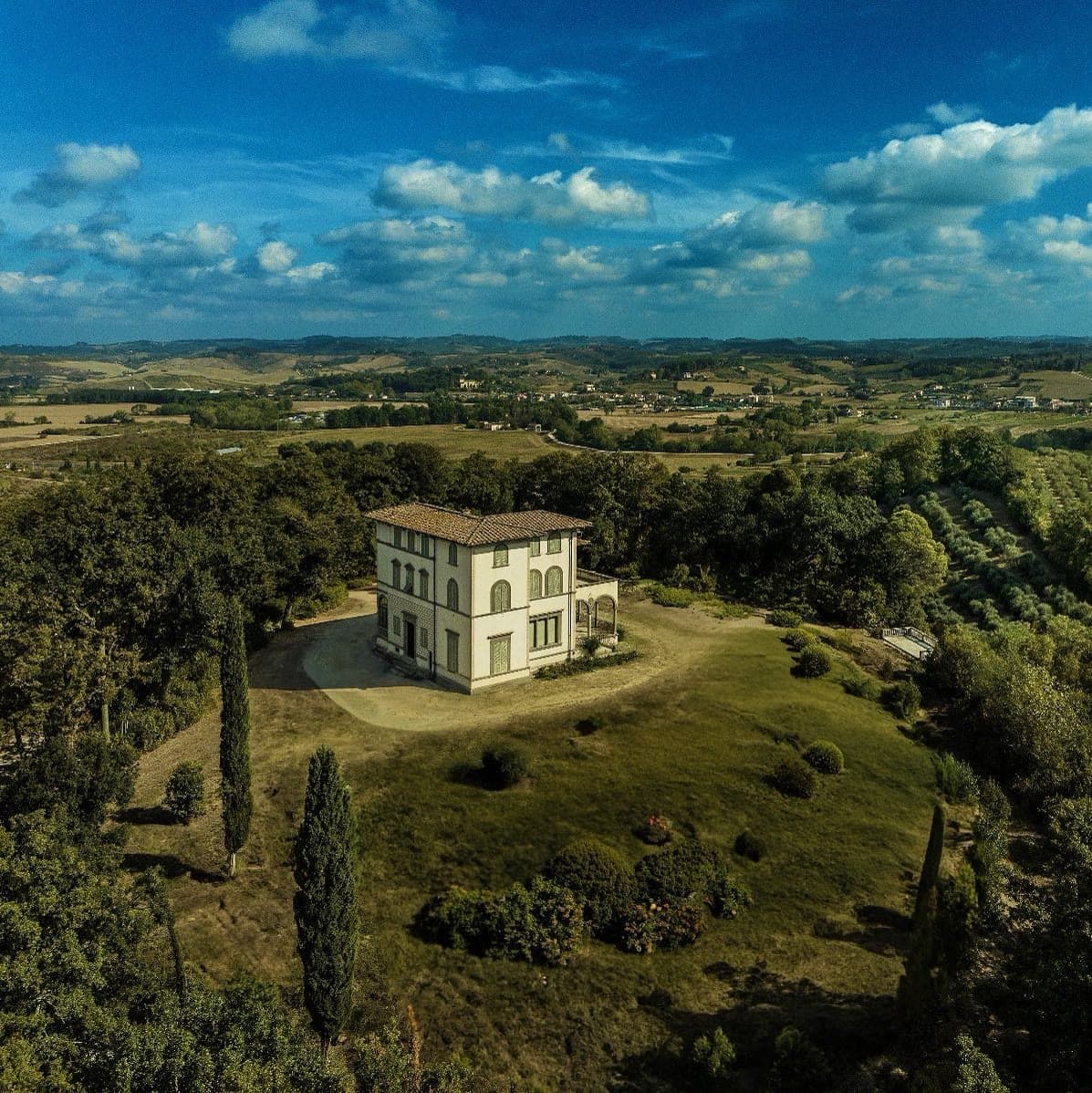 La casa colonica e i vigneti della tenuta Fumanelli in Toscana